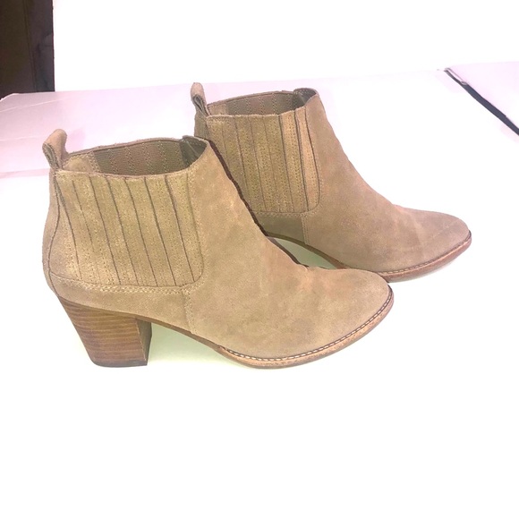 Dolce Vita Tan Suede,  Pull-on Bootie 8 1/2 - Picture 5 of 15